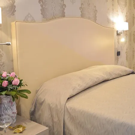 Colosseo 28 Alojamento de Acomodação e Pequeno-almoço Roma