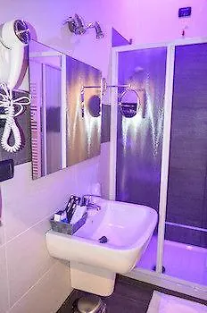 Alojamento de Acomodação e Pequeno-almoço Colosseo 28 3*