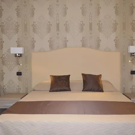 Alojamento de Acomodação e Pequeno-almoço Colosseo 28 Roma