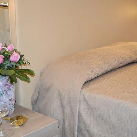 Alojamento de Acomodação e Pequeno-almoço Colosseo 28 3*